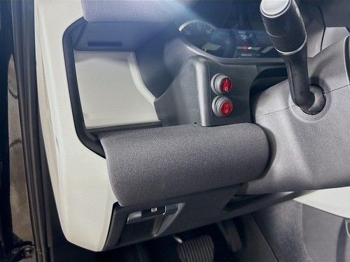 2023 Land Rover Defender S - Picture 10 of 34