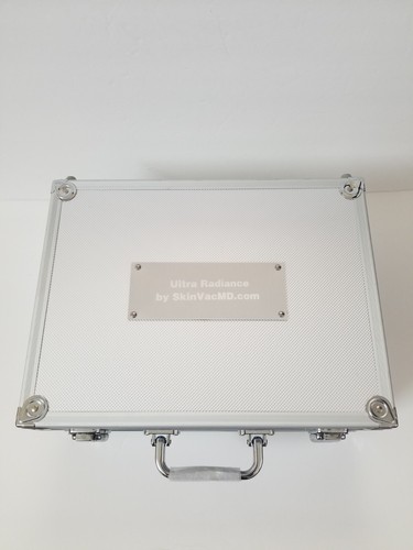 Large Silver Portable  Case  With 4 Mini Cases (Look at all the Pictures) - Picture 2 of 17