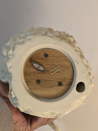 Vintage Palm Tree Porcelain Angel with  Heavenly Horn Music Box White gold trim - Picture 15 of 18