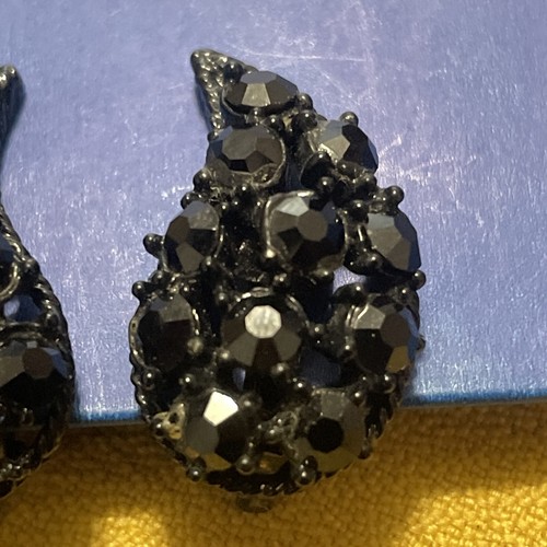 Vintage Rare Black Rhinestones Wings Earrings clip On 1 Inch - Picture 3 of 7
