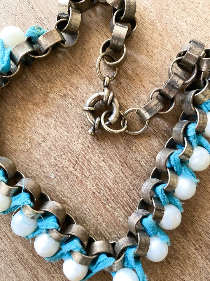 Collar gargantilla Anthropologie vintage de latón con cuentas de piedra blanca joyería Foto 2 de 4