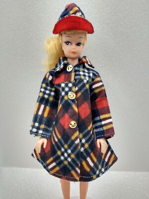 ヴィンテージBarbie Vintage 1966 Barbie Blonde Hair With Bangs. Painted Blue
