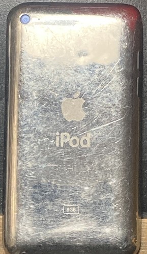 3 Apple iPods Cracked Screens 8 GB 2 Working/1 For parts + Cord - Picture 8 of 10