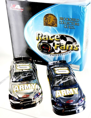 Mark Martin 2007 Army Diecast . 2 Wagen Set und beide handsigniert - Bild 1 von 3