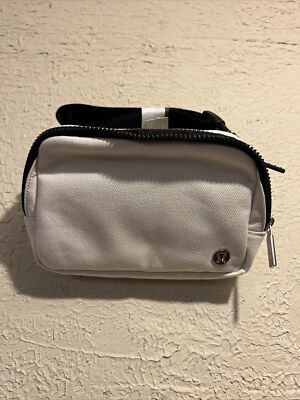 Lululemon Everywhere Women's Belt Bag Off White 7.5 X2 X5  NWT