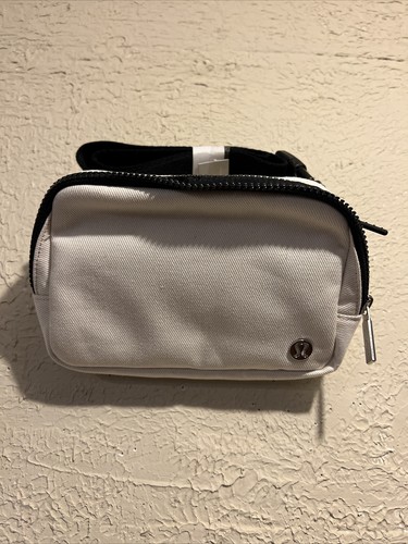 Lululemon Everywhere Women's Belt Bag Off White 7.5”X2”X5” NWT - Picture 1 of 5