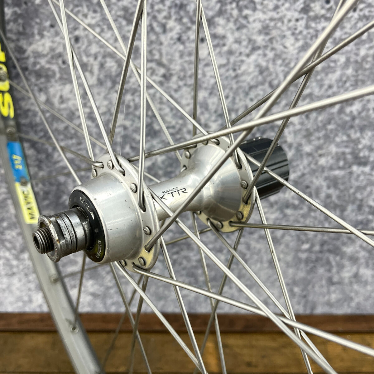 Vintage Shimano XTR FH-M900 Hub Rear Wheel 26 in Mavic 217 Vintage Shimano XTR FH-M900 Hub Rear Wheel 26 in Mavic 217