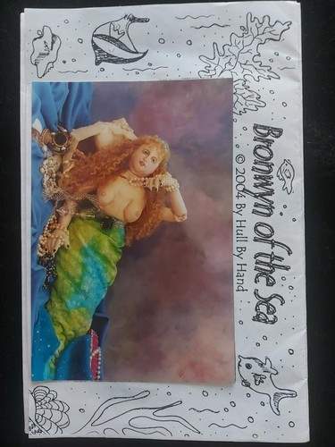 Bronwyn of the Sea Soft Sculpture Pattern for 20" Cloth Mermaid - Foto 1 di 2