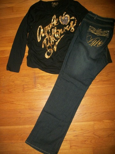 NWT APPLE BOTTOMS EMBROIDERED BOOTCUT 