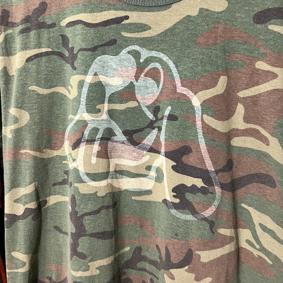 Camiseta de manga corta con gráfico de perro camuflado estampado de productos para exteriores Fox de colección Foto 4 de 4