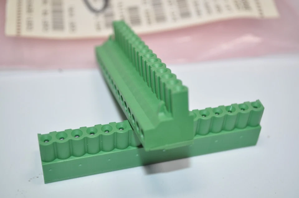 Lot of 2 NEW Tyco / TE / AMP 1-796640-6 Terminal Block Right Angle Plug 16 Pos - Image 2 of 3