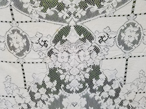 Quäker Spitze Tischdecke Vintage wunderschön gewellter Picot Rand - 64" x 68" - Bild 10 von 11