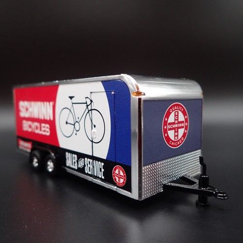 SCHWINN BICYCLES ENCLOSED CAR TOY HAULER TRAILER w OPENING DOOR 1:64 SCALE MODEL - Picture 5 of 7