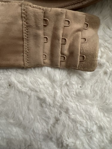 Victoria’s Secret Strapless Bra Size 32C Beige/ Nude Push Up (no straps) - Picture 11 of 12