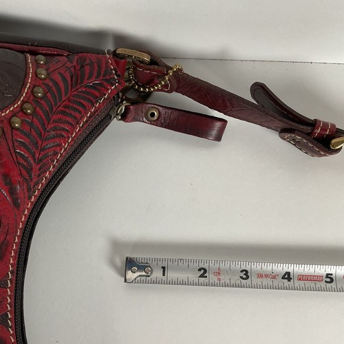 Cartera Tooled American West Borgoña con Dije de Bolsa - Imagen 18 de 22
