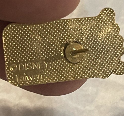 Disney Cast Member Exclusive Language Pin - Bild 1 von 3
