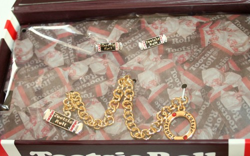 Macy's Exclusive Tootsie Roll Candy Bracelet & Earrings Jewelry Set New Box - Picture 2 of 3