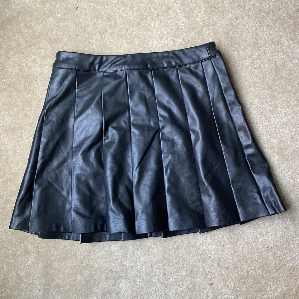 Minifalda Guess negra plisada de imitación de cuero talla pequeña Foto 3 de 4