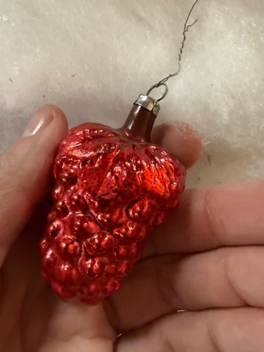 Vtg MCM Christmas Ornament Red Grape Cluster with Leaves Mercury Glass Blown - Picture 3 of 7