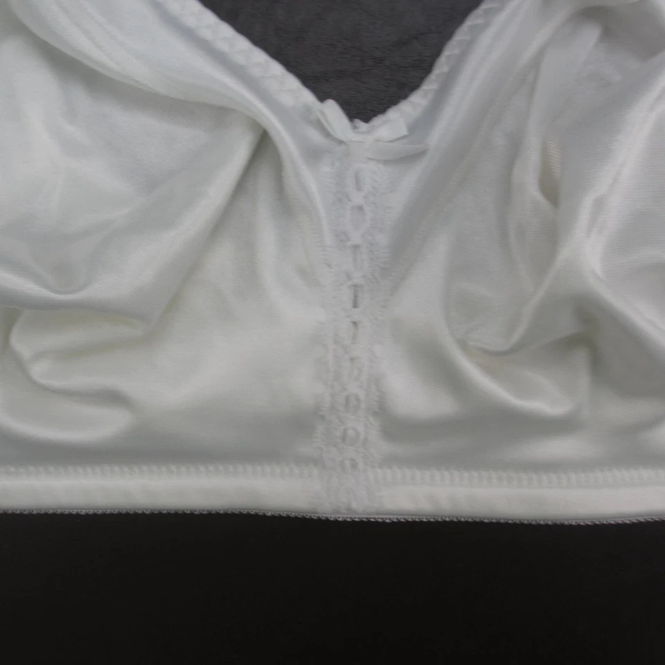 Bali Bra Womens 48B White Double Support Wirefree Comfort Full Coverage 3820 - Image 3 of 4
