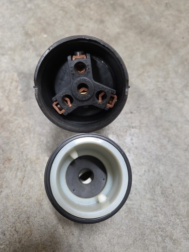 NEW HUBBELL CS8364C TWIST-LOCK CONNECTOR 50A 3Ø 250VAC 3-POLE 4-WIRE GROUNDING - Picture 3 of 3