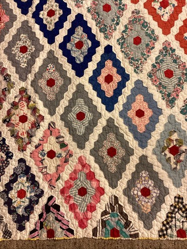 Antiker handgenähter Feld der Diamanten Waben Patchwork Quilt 68” x 80” + EUc - Bild 4 von 15