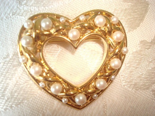 Vintage Monet Gold Tone Heart Pin Brooch With Faux Pearls KJ