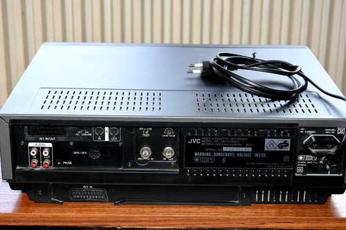 S-VHS VideoRecorder JVC 625 Teildefekt, Kassette klappt aber BildKopf legt nicht - Bild 10 von 12