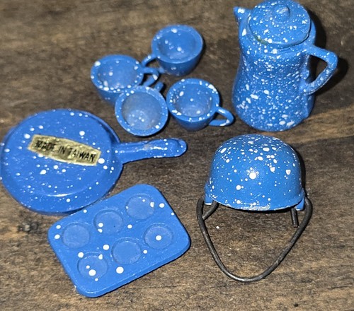 20pcs Vintage Dollhouse Miniature Blue Speck Enamel Coffee Pot Cups White Plates - Picture 3 of 4
