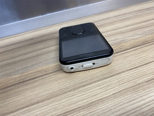 Creative Zen Vision:M 30 GB MP3 and Video Player - Black - Picture 9 of 11