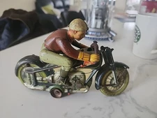 LOOK! VINTAGE 1950`S ARNOLD MAC 700 BLACK GERMAN TIN WIND-UP MOTORCYCLE TOY!