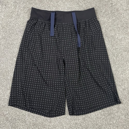 Lululemon Lizenz zum Trainieren gefütterte Herrenshorts M schwarz Gitter quadratischer Druck gebraucht, in einwandfreiem Zustand - Bild 1 von 9