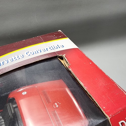 Revell 1969 Corvette Limited Edition 8755 Corvette Fever 1:18 Diecast - Picture 10 of 15