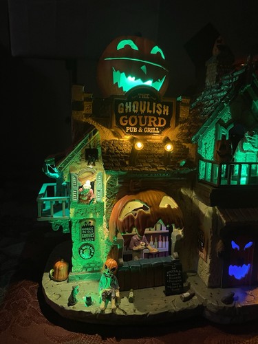 Lemax Spooky Town - The Ghoulish Gourd Pub & Grill - With Lights And Sounds 2020 - Bild 2 von 16
