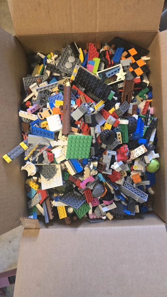 LEGO Lote a granel 30 libras - Ladrillos mixtos + Minifiguras + Pistas de tren - Limpio USADO Foto 2 de 4
