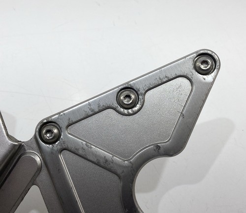 ♻️ Suzuki GSF 400 Bandit 1991 - 1995 Front Right Hanger Footrest Peg & Bolts ♻️ - Picture 6 of 15