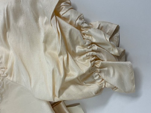 VINTAGE BRAUTJUNGFER BLUMENMÄDCHEN KLEID ROHSEIDE ELFENBEIN SCHLEIFE PERLEN 2 JAHRE 1980ER ETIKETT - Bild 6 von 12