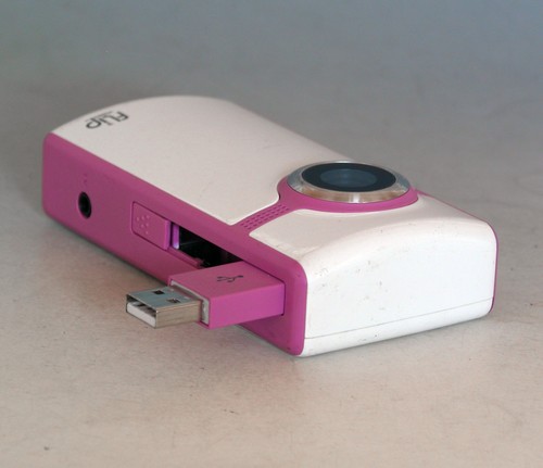 Cisco Flip Ultra U1120 4GB 2 Hours Video Camera (2nd Generation) - Magenta #1784 - Picture 3 of 6