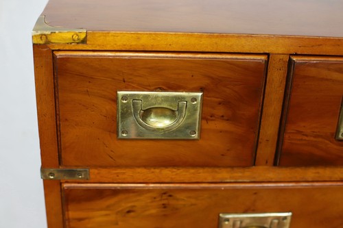 Preciosa cómoda de madera de tejo estilo campaña militar - Imagen 9 de 9