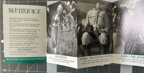 Pin BEETLEJUICE + folleto ""The Beginners' Guide to Seeing Ghosts"" Difícil de encontrar 2 pegatinas - Imagen 4 de 8