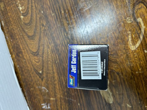 Jeff Gordon No. 24 2001 DuPont Chevy Monte Carlo 1:64. - Picture 9 of 13