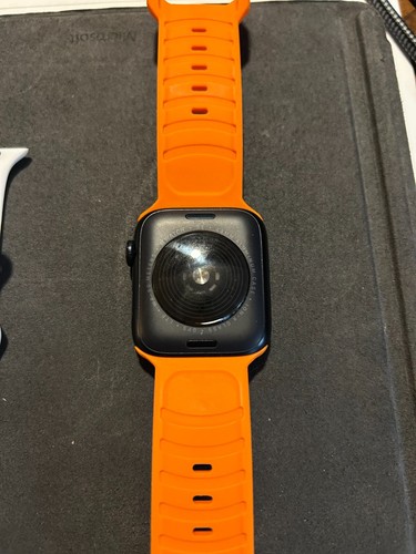 Apple Watch Series SE (2nd Gen) 44mm GPS + WiFi + Bluetooth Excellent Condition - Picture 3 of 4