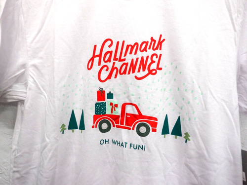 HALLMARK CHANNEL GROSS OH WAS FASS ROTER LKW WEIHNACHTEN WEISS S/S T-SHIRT NEU #21831 - Bild 2 von 2