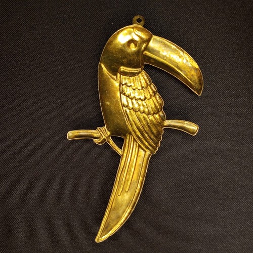 VINTAGE 1950's Enamel PARROT MACAW Toucan Sam Metal Pendant - Picture 5 of 13