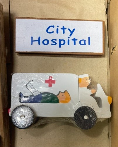 Wooden Play Hospital 🏥 - Child educational Set /Springboard - NEW - Picture 6 of 11