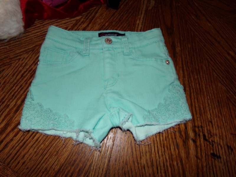 +*GIRLS JORDACHE  SHORTS SIZE 4 H 556