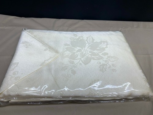 NEW!! Tablecloth Dinner Party "NOEL" Ivory w/4 Napkins ~ 52" x 70" - Picture 6 of 7