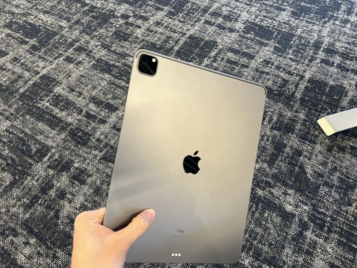 BUNDLE For Apple iPad Pro 4th Generation 12.9 inch 128GB Wi BUNDLE For Apple iPad Pro 4th Generation 12.9 inch 128GB Wi