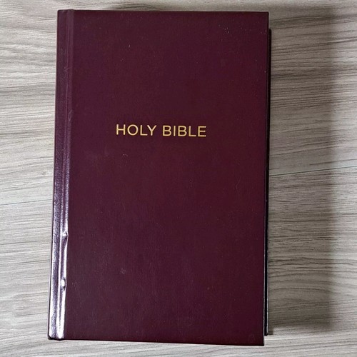 NKJV Pew Bible Red Letter Edition [Large Print, Burgundy] by Thomas Nelson 2017 - Foto 2 di 8