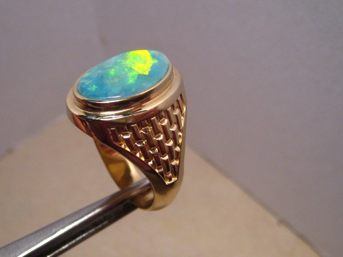 Large Men's Opal Ring - 11.4 grams of solid 14 k yellow gold